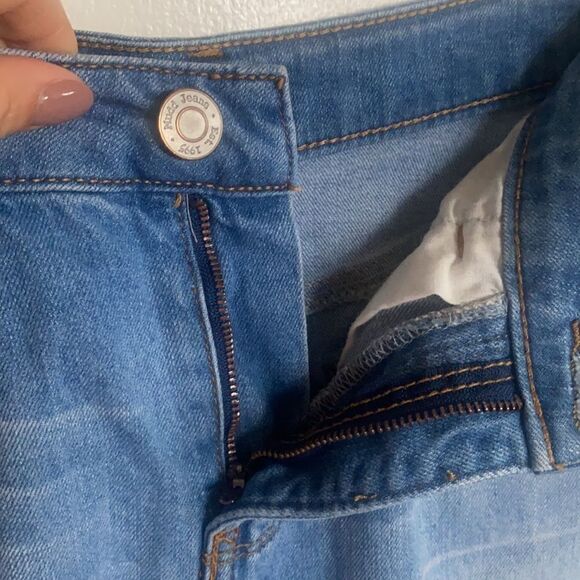 MUDD- distressed medium wash denim skirt- Size 7 - Picture 6 of 9